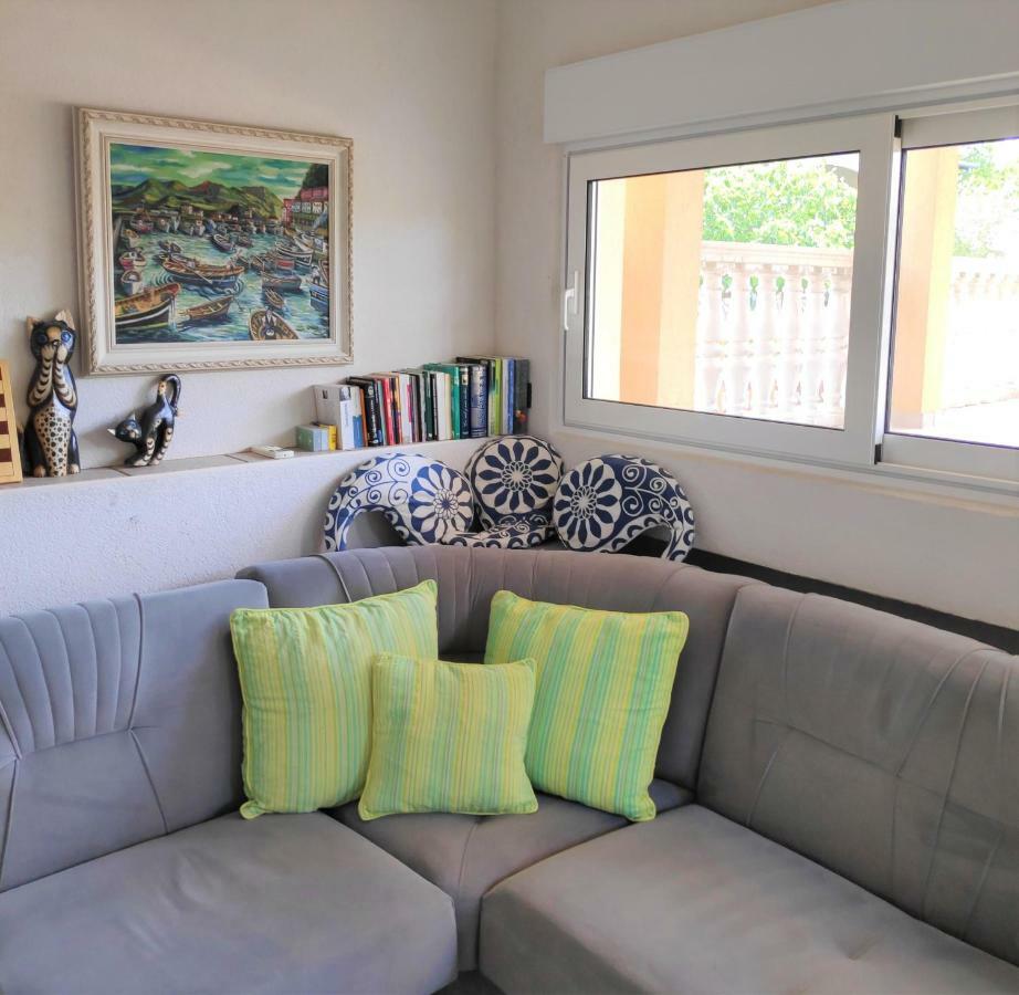 Villa Punta Blava: Beachfront Family Retreat with Sea Views Obrovac Exterior photo