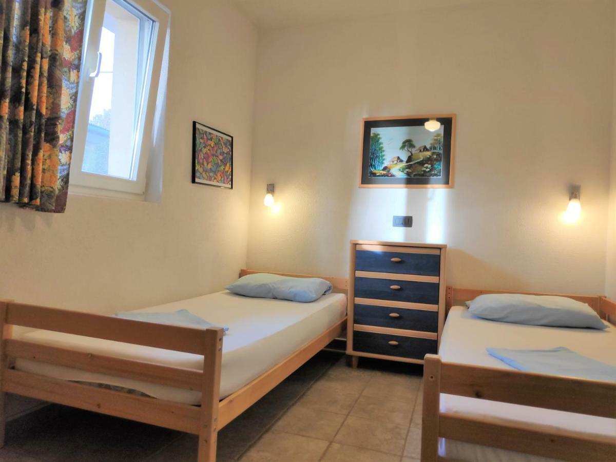Villa Punta Blava: Beachfront Family Retreat with Sea Views Obrovac Exterior photo